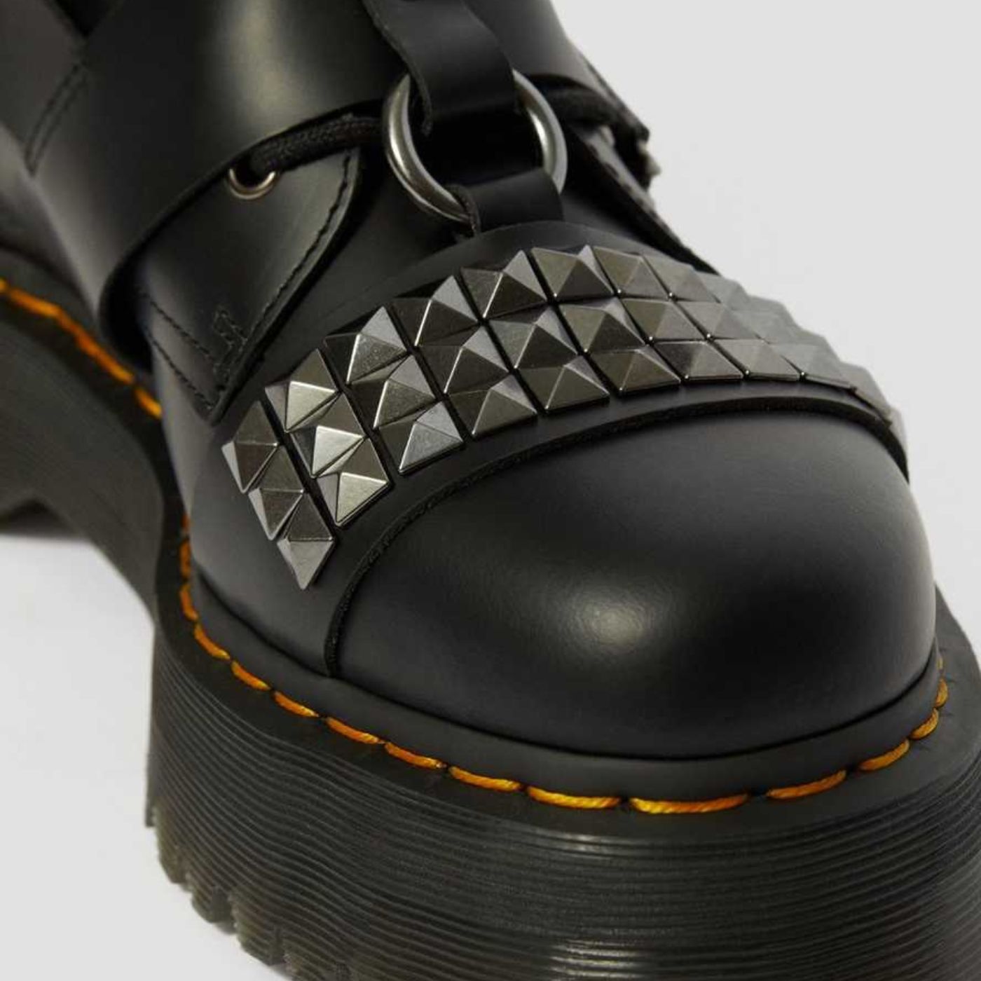 Botas de mulher Dr. Martens Jadon Plataforma com Tachas em preto