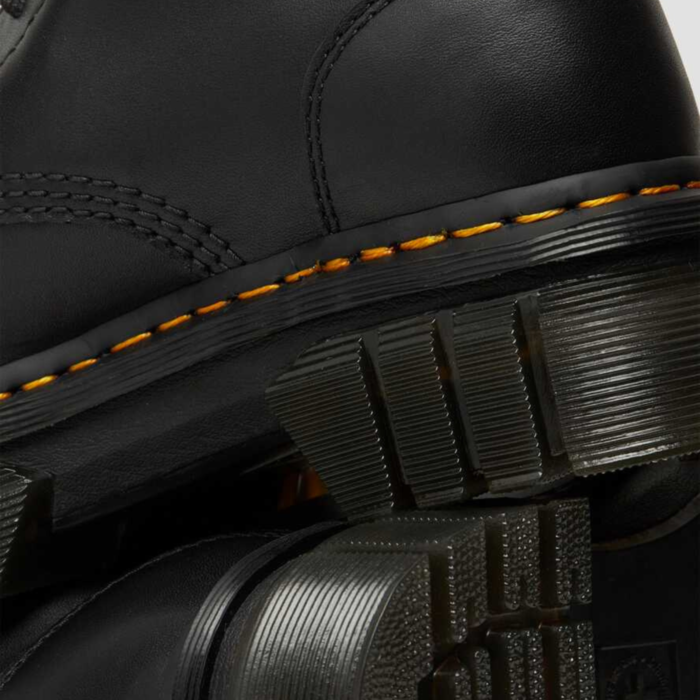 Bota de mulher Dr. Martens Audrick com Plataforma em Preto