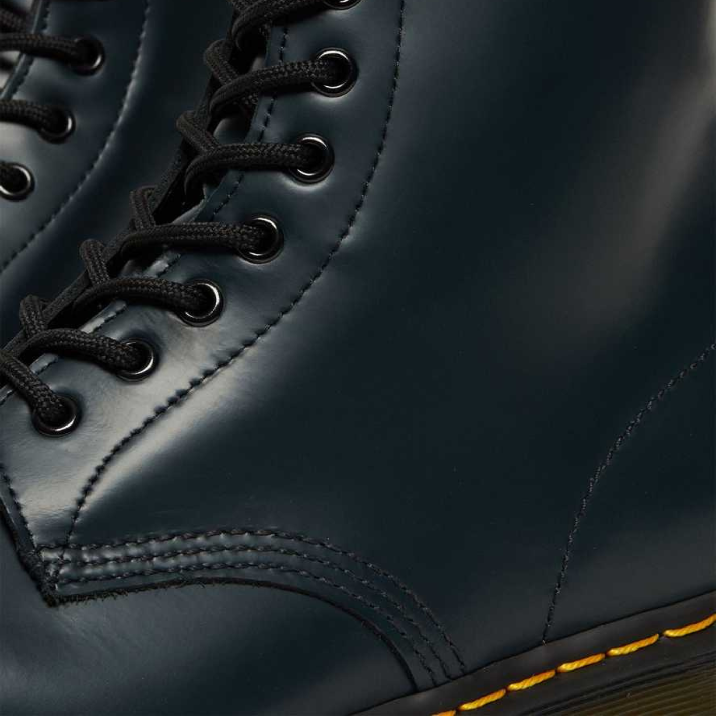 Bota Dr. Martens 1460 em Azul Marinho