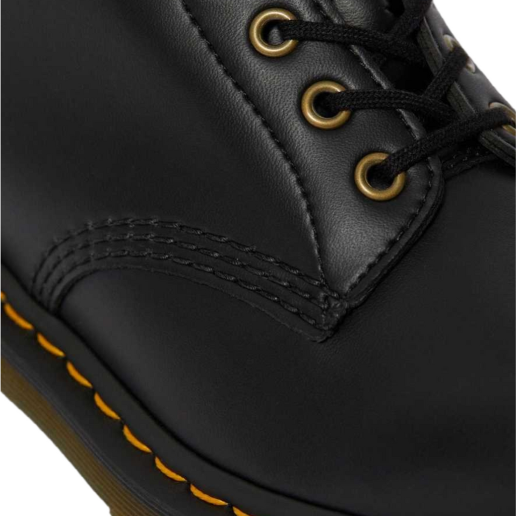 Bota Dr. Martens 1460 Vegan Preta